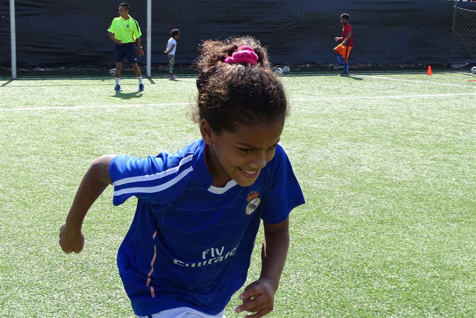 Familias, alumnos y entrenadores de Soccer Lima FC compartiendo la comunidad del club