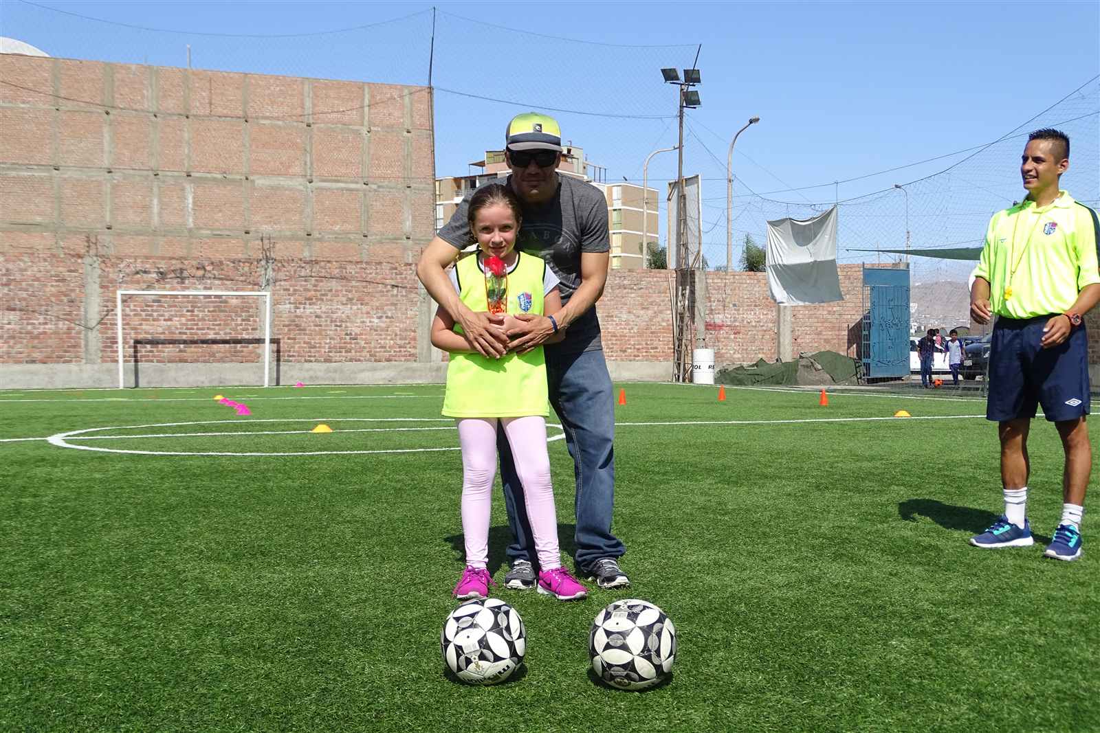 Familias, alumnos y entrenadores de Soccer Lima FC compartiendo la comunidad del club